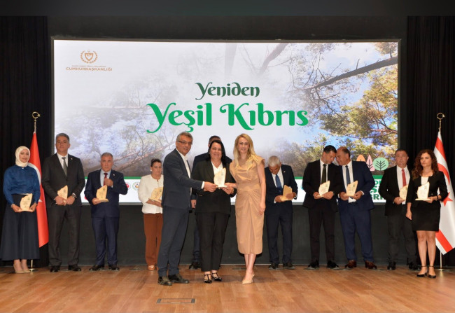 Yeniden Yeşil Kıbrıs etkinliğine destek veren kurumlara teşekk&uuml;r plaketi sunuldu